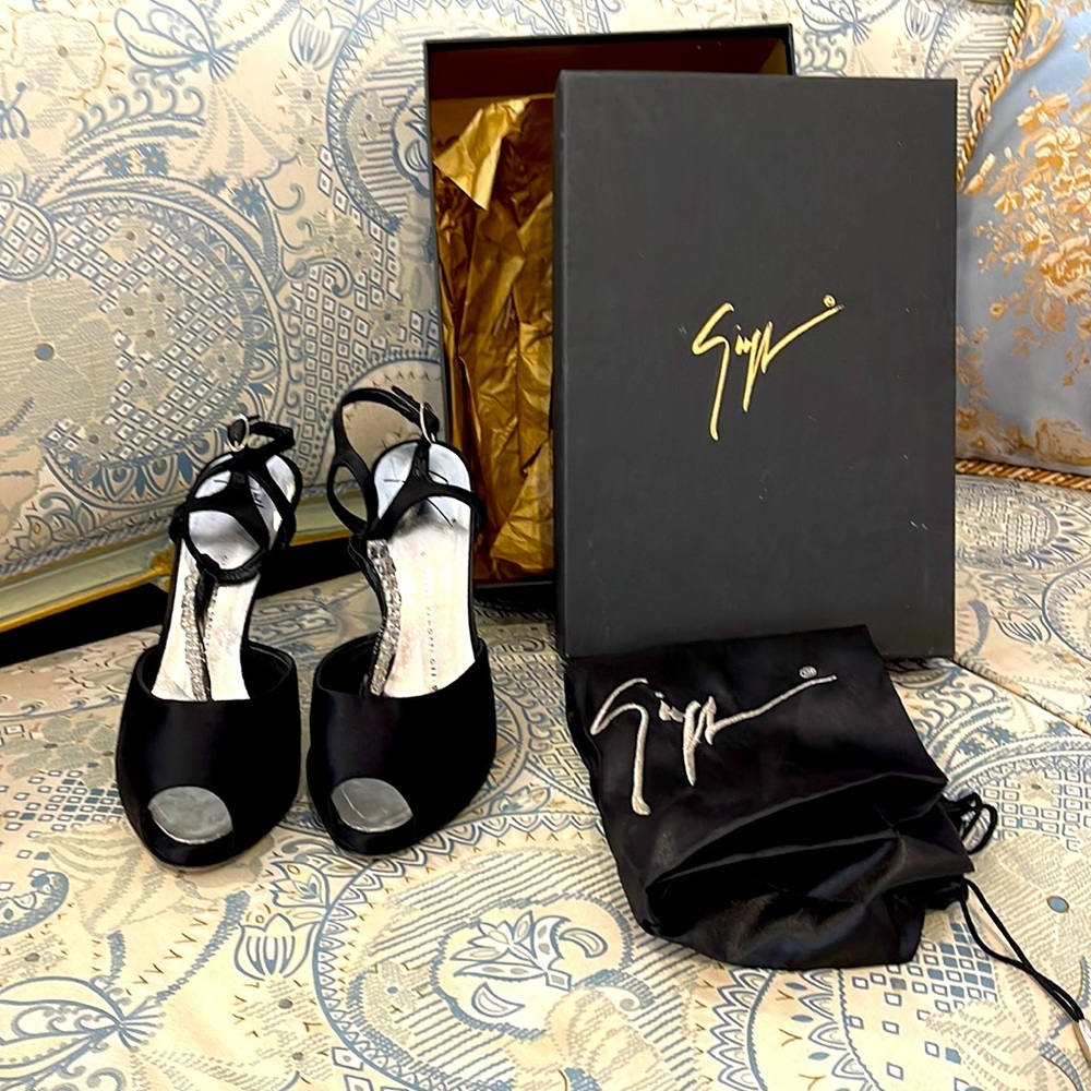 Giuseppe Zanotti Design. Made in Italy.